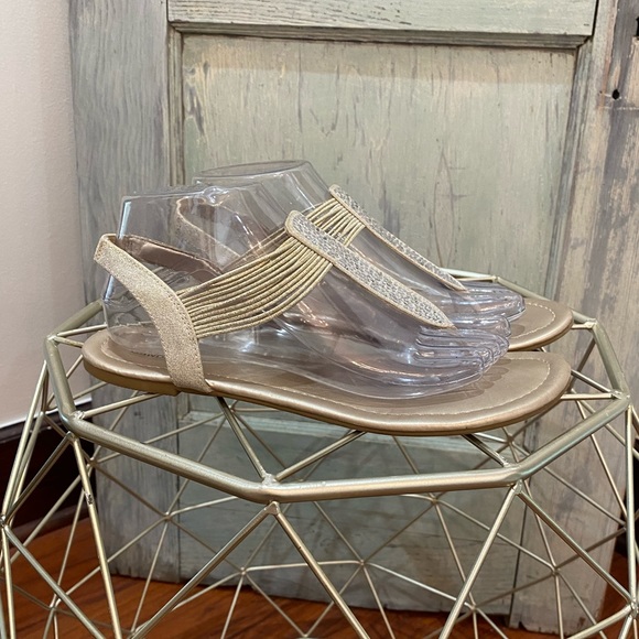 Bandolino Shoes - Bandolino Studded Rose Gold Thong Sandals Size 8.5